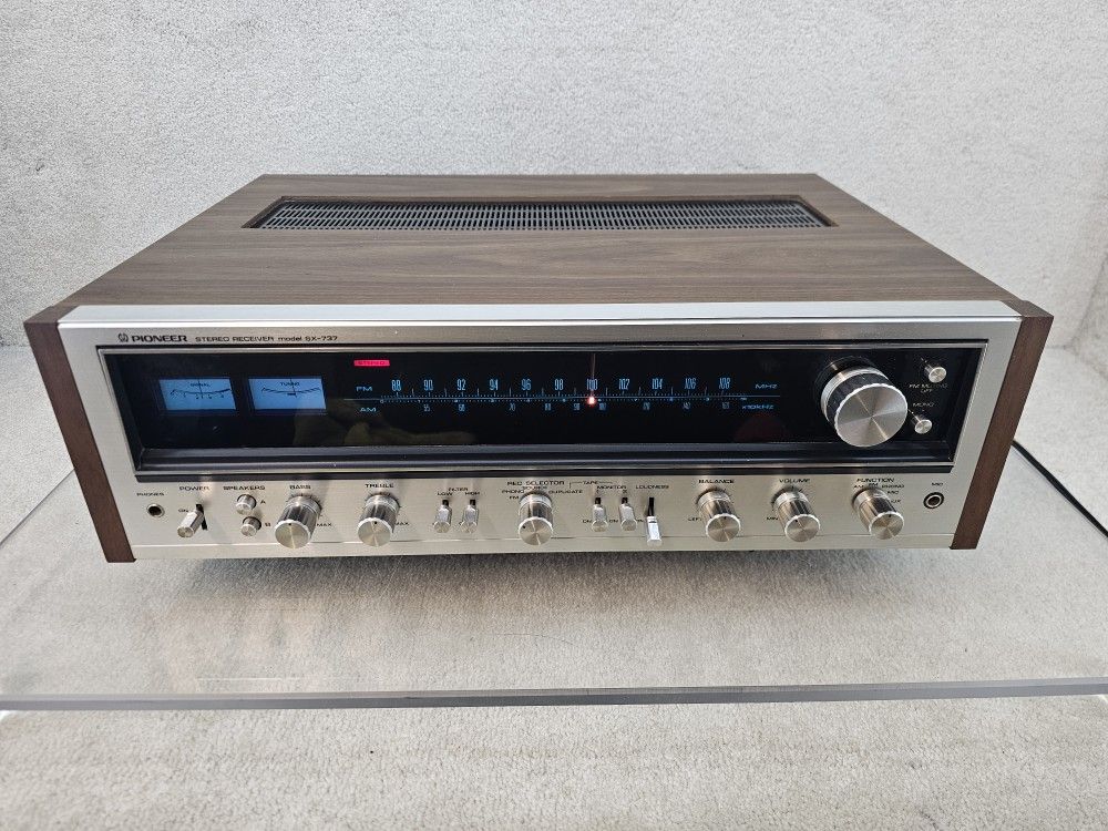 Beautiful Pioneer SX 737 Stereo Receiver Silver Face Vintage