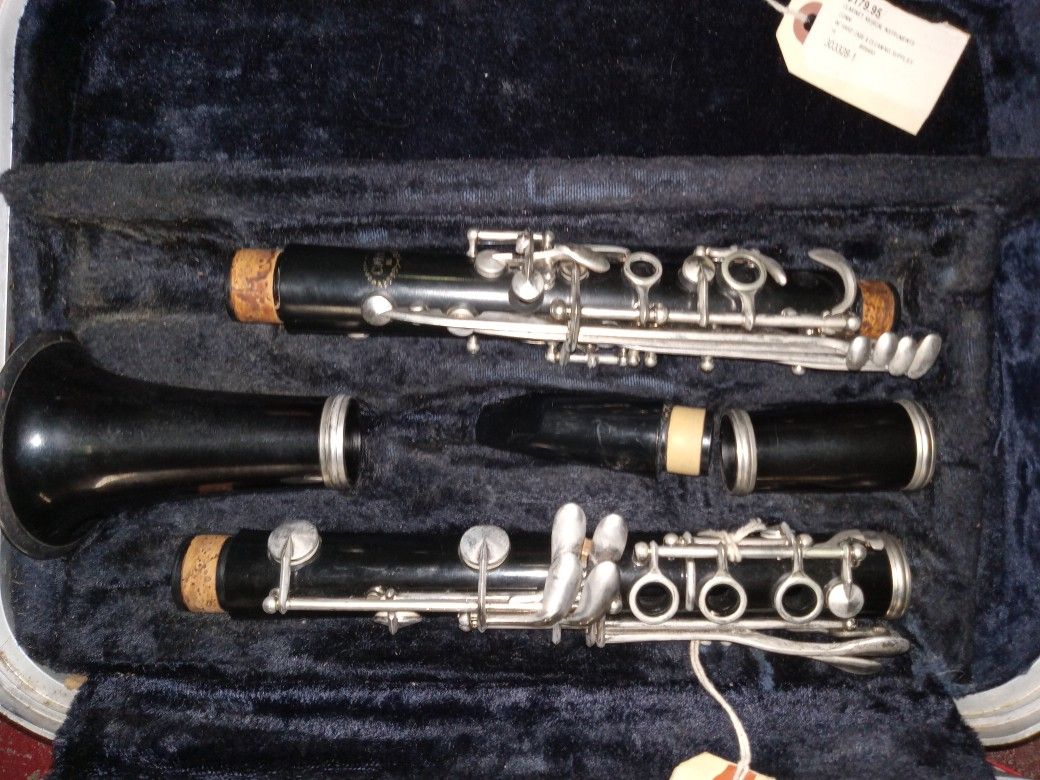 CONN CLARINET WITH CASE