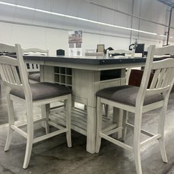 Beautiful farmhouse, rustic wooden counter height table set with 6 chairs. Comedor 7 Piesas 