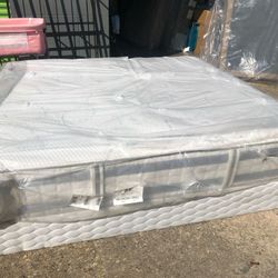 King Size Bed 