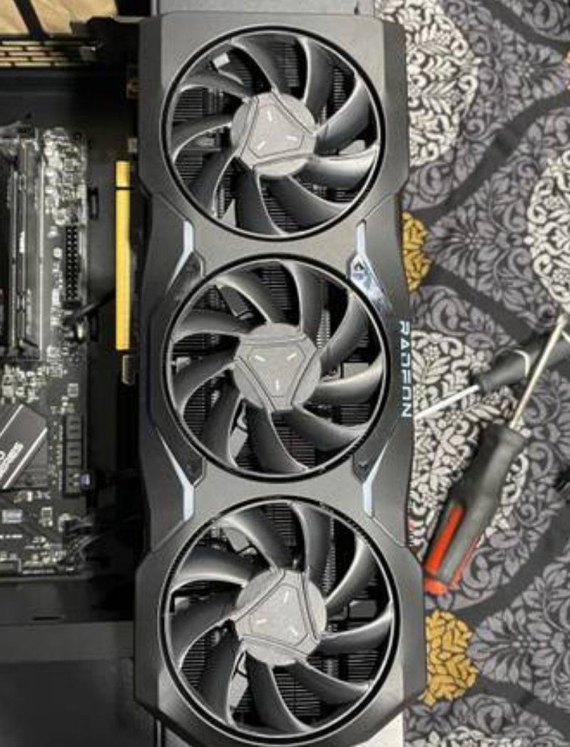 AMD Radeon RX 7900 XYZ GPU 