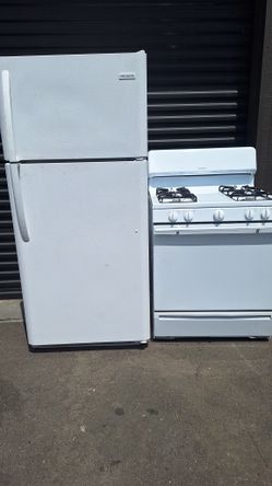 REFRIGERATOR  AND STOVE. SET...(INSTALLED)