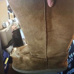 A Used-good Women’s Winter Dawgs Boots (Size 7)