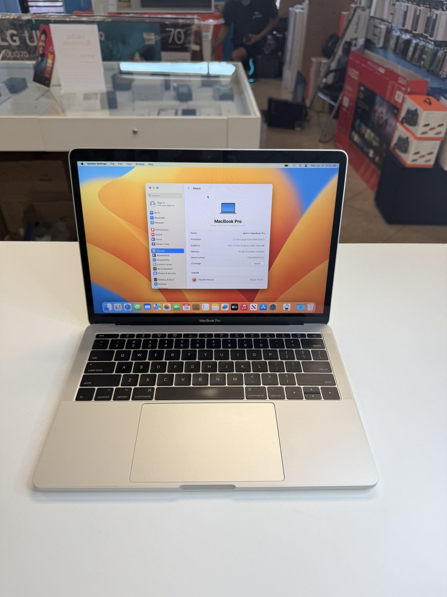 MacBook Pro 13inch i7 16Gb Ram 1TB Ssd with Final Cut & Logic Pro