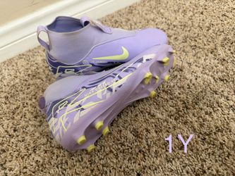 Soccer cleats - Nike size 1Y