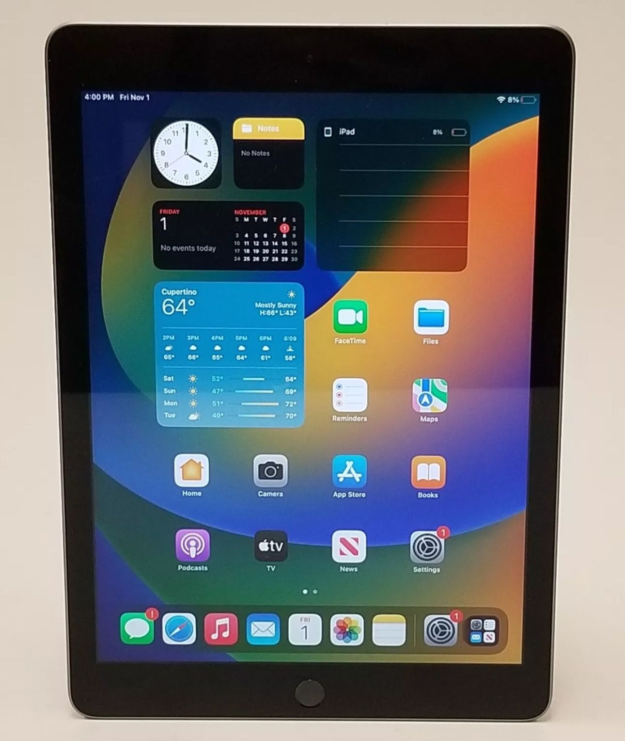 İPad 5th Generation With Box And Chargers