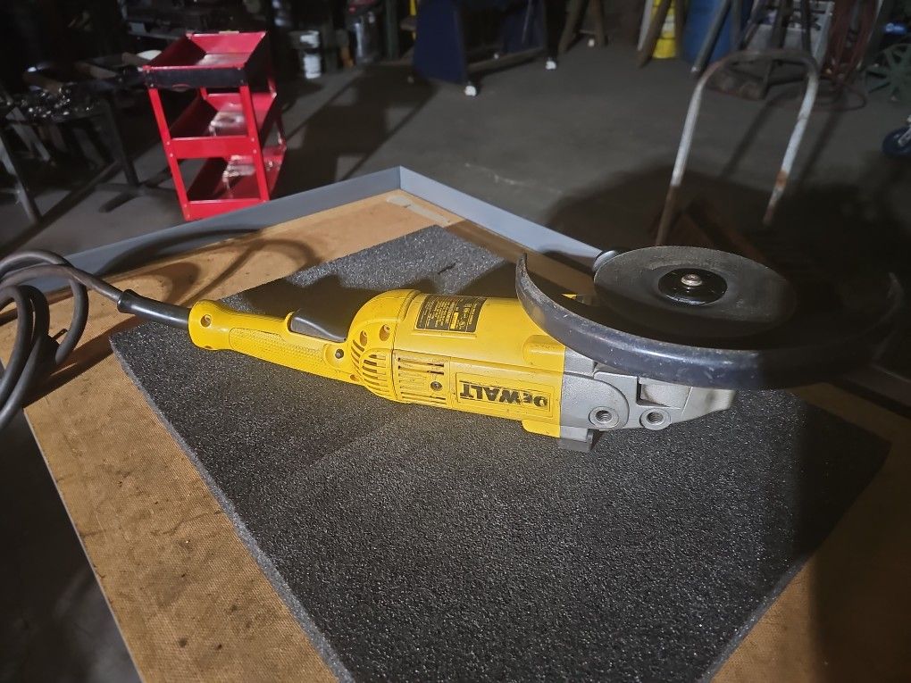 DEWALT 9" GRINDER