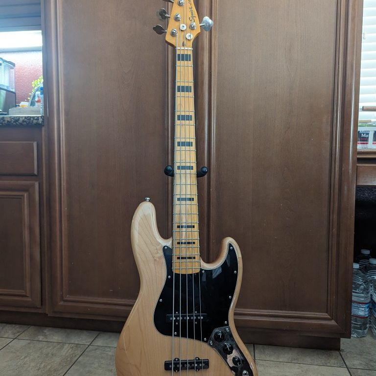 Squire 70's Vibe 5 string Jazz Bass w/ hard shell case, strap and Ernie ball strap locks. 