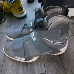 Nike LeBron Soldier Basketball Shoes
