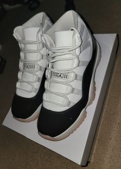 Jordan 11 Neapolitan (Size: M-7 / W-8.5)