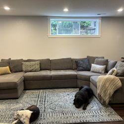 Sectional Couch with Chaise 
