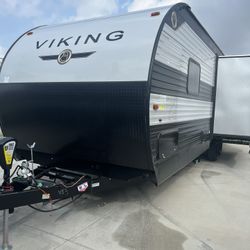 Viking 26 Ft Bunk
