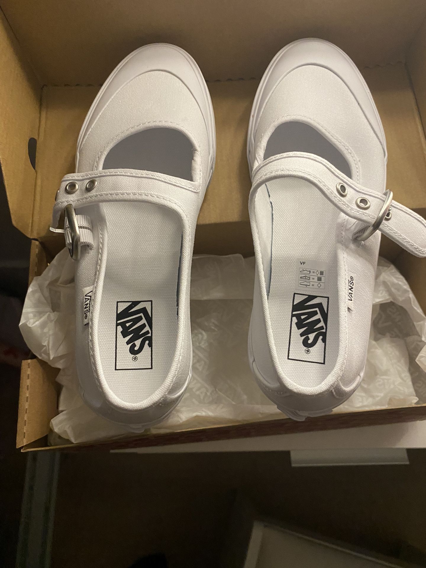 white mary jane vans 🤍