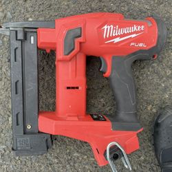 Milwaukee M18 FUEL 18-Volt Lithium-Ion Brushless Cordless 18-Gauge 1/4 in. Narrow Crown Stapler