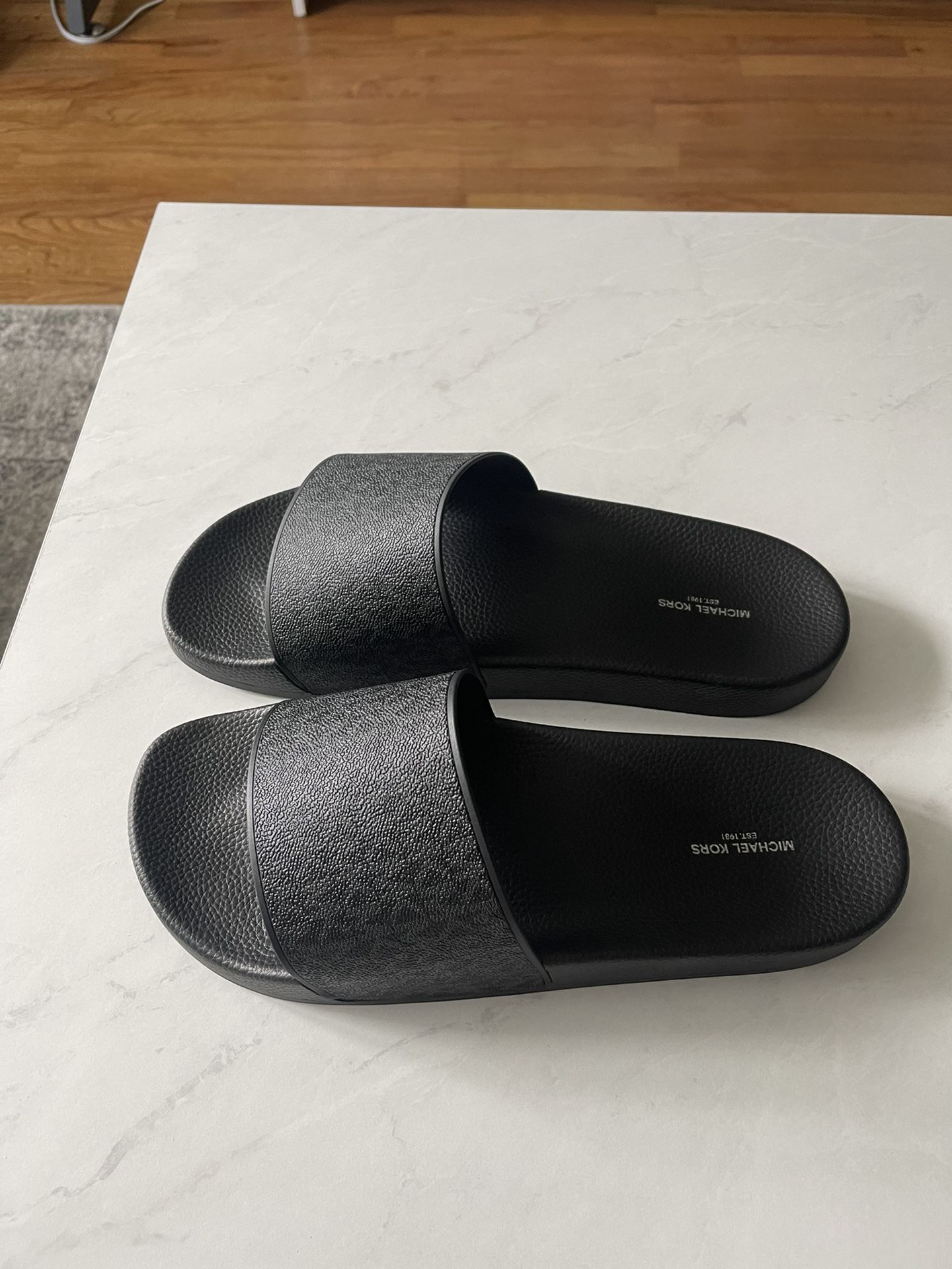 Michael kors best sale slides mens black