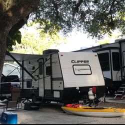2019 Coleman Clipper M-17FQS w Free 40” TV