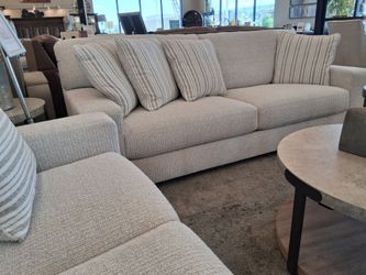 Irresistibly comfortable Sofa Set