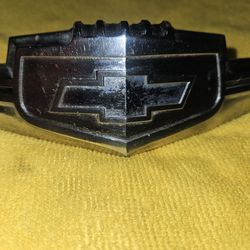 Chevy hood emblem