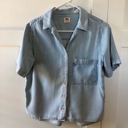 Levi's Light Blue Short Sleeve Button-Up Shirt Women’s