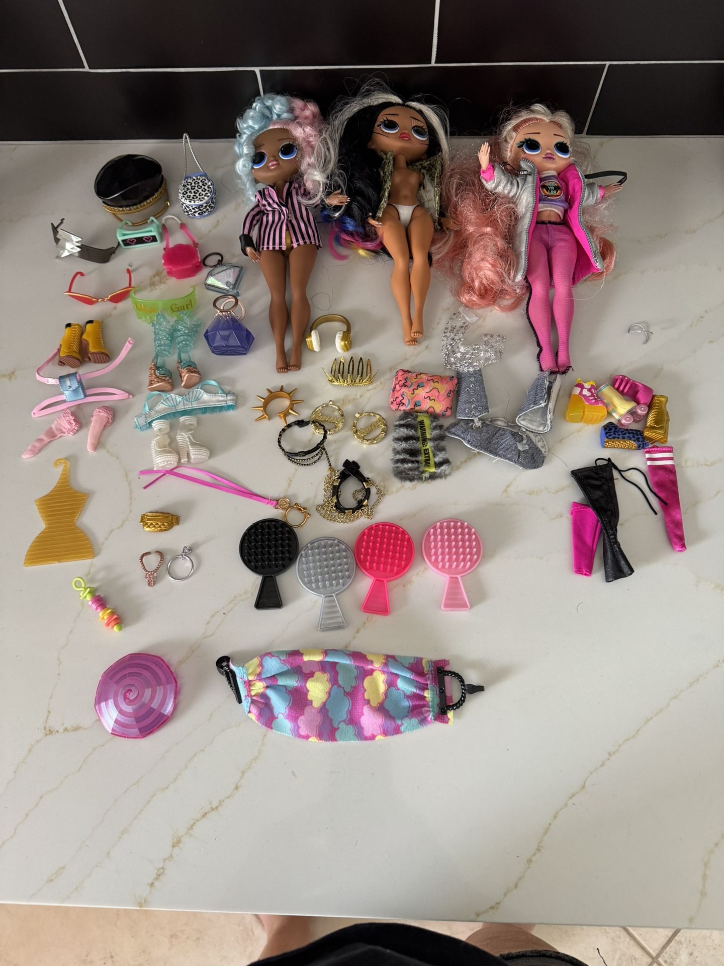 LOL OMG dolls Lot Of 3 With Accessories 2019