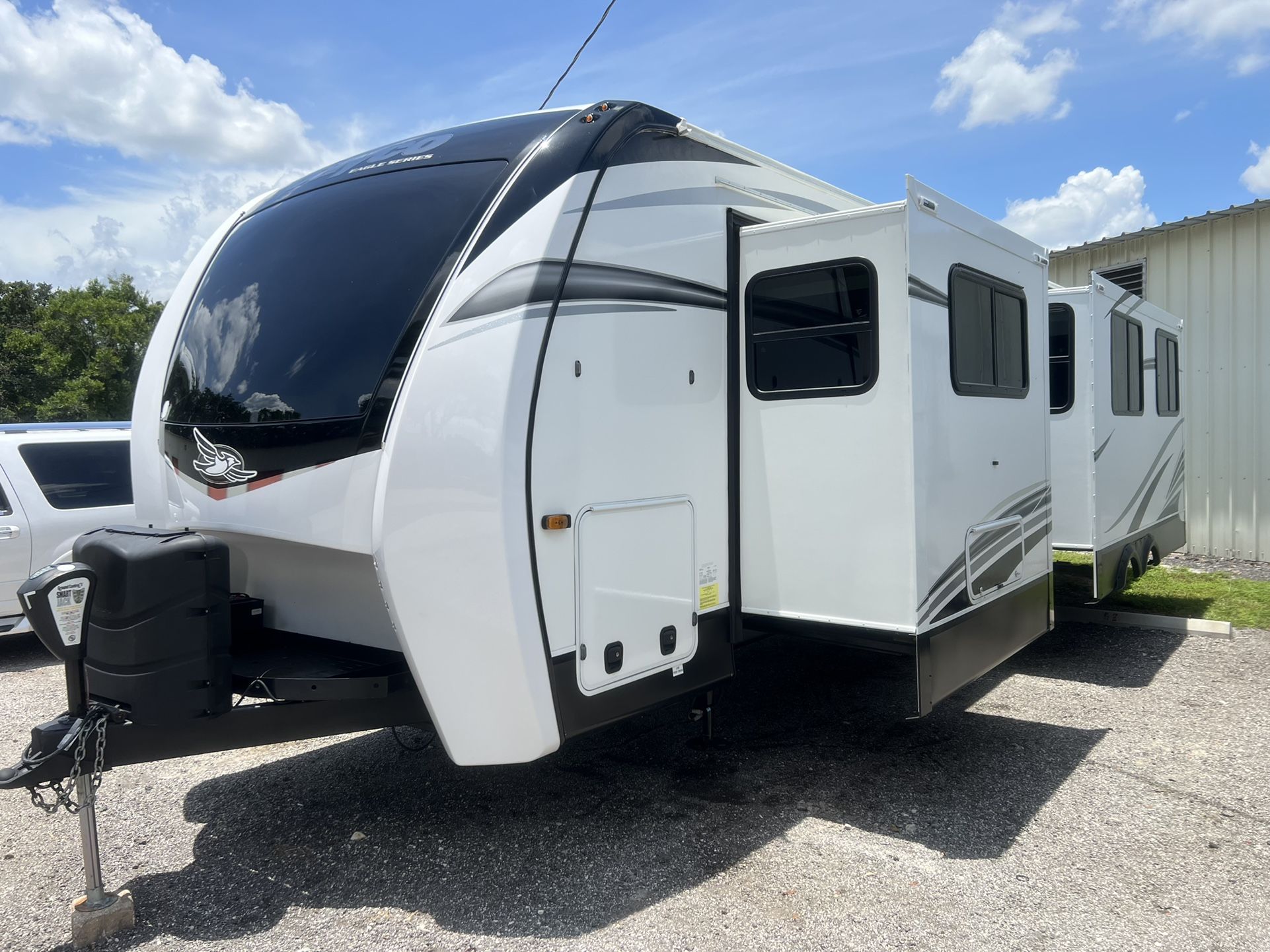 2022 Jayco Eagle Ht Model Two Slide Outs Excellent Condition Outside Kitchen