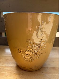 Big ceramic pot 🪴 for only 20 dollars