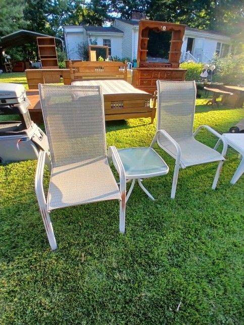 2 Nice Patio Cairs And Table