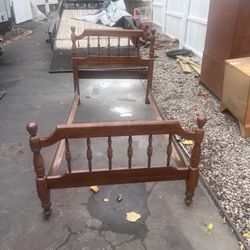 !!Reduced $100 firm Very nice American Drew solid wood twin bed frame. It’s in like new shape. If