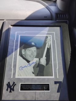 Rare Authintic MICKEY MANTLE AUTOGRAPHED PICTURE.
