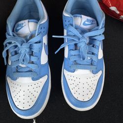 NIKE DUNKS SIZE 4