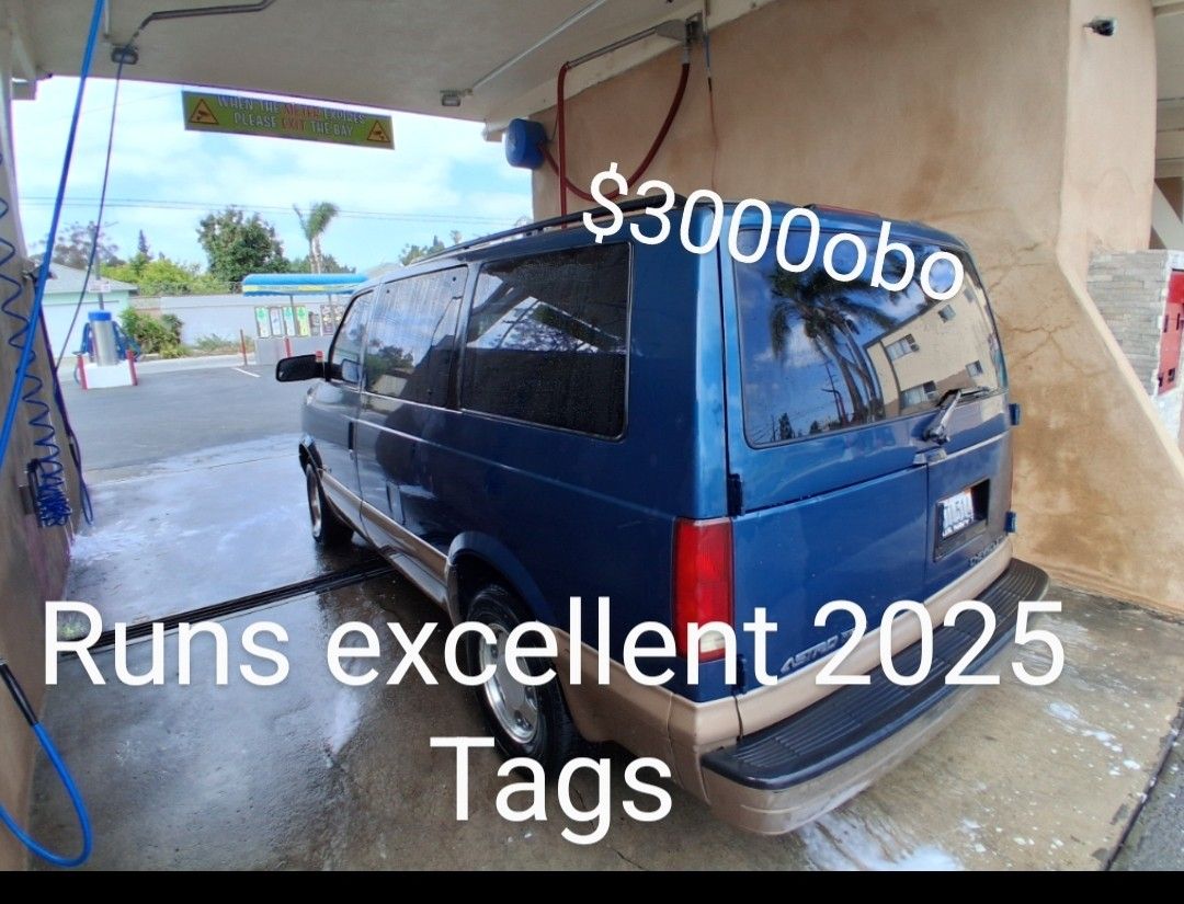 2002 Chevrolet Astro Van
