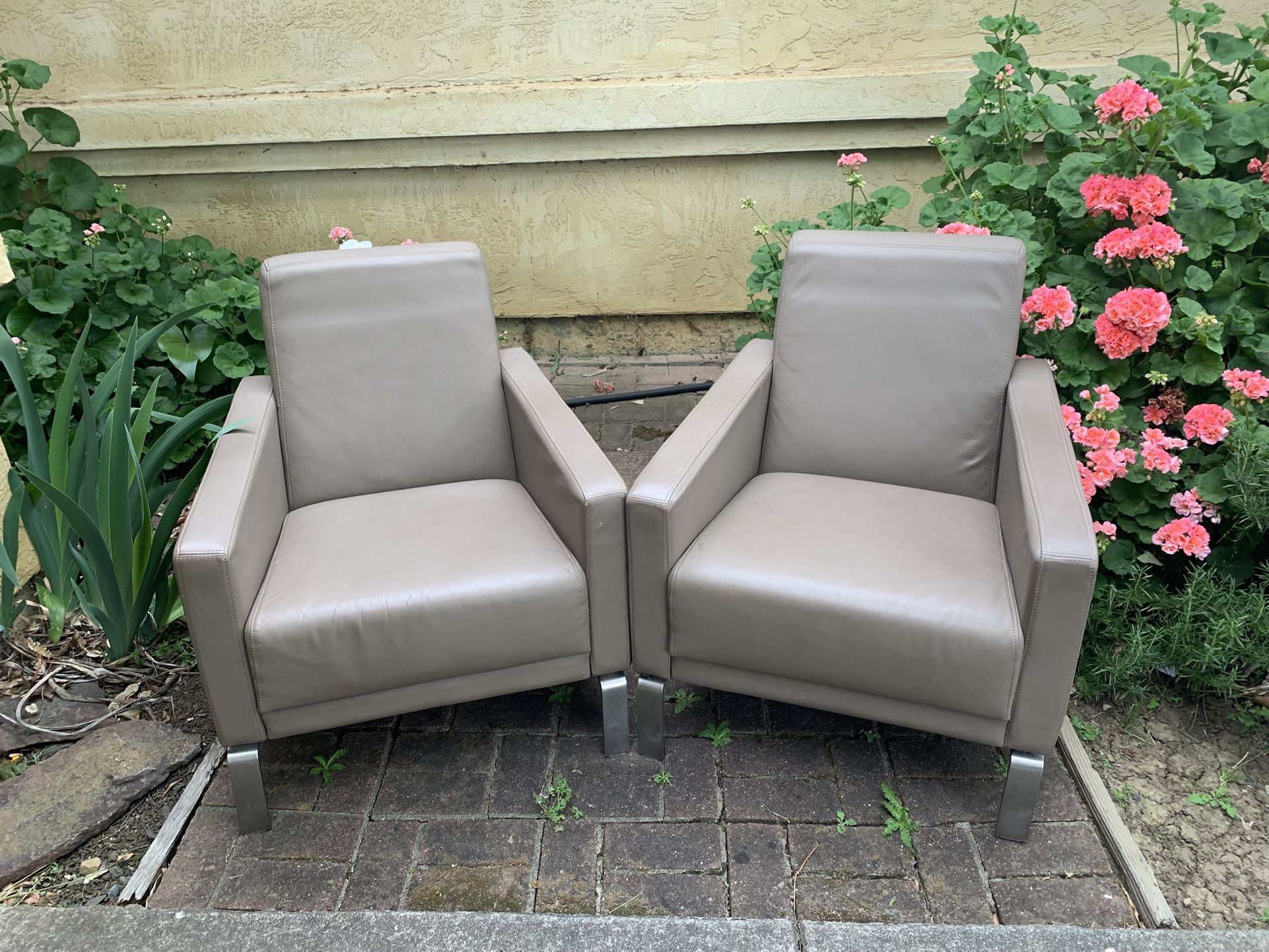 BoConcept Fly Leather Lounge Arm Chairs designed by Anders Nørgaard