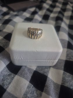 Anillo De 14 K. Con Diamantes