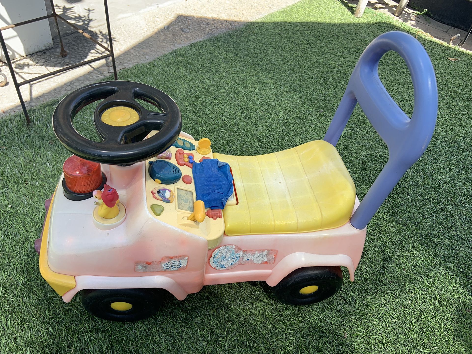 DISNEY “Winnie The Pooh” Kids Ride-on Car Toy