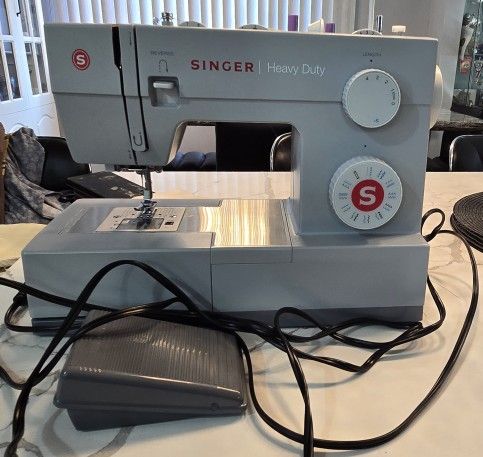 Singer Heavy Duty Sewing Machine 
