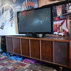 Not Working Stereo Cabinet With Working TV 140