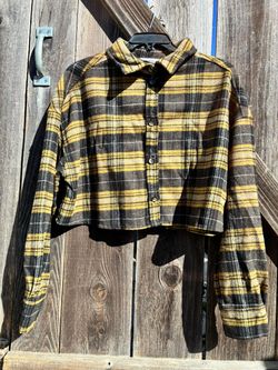 Small/medium Cropped Plaid Flannel Button-Up Shirt