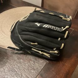 Mizuno Right  Handed Glove 