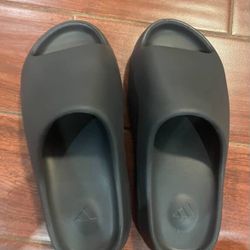 yeezy slides