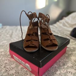 Womens Chunky Lace-Up Heel Size 9 