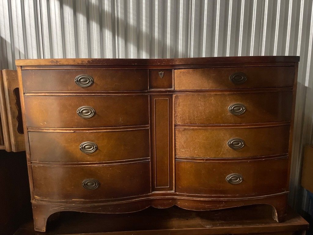 8-Drawer Horizontal Dresser