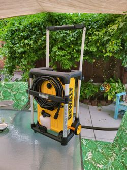 Dewalt 2100 PSI 1.2 GPM 13 Amp Cold Water Electric Pressure Washer with Internal Equipment Storage.