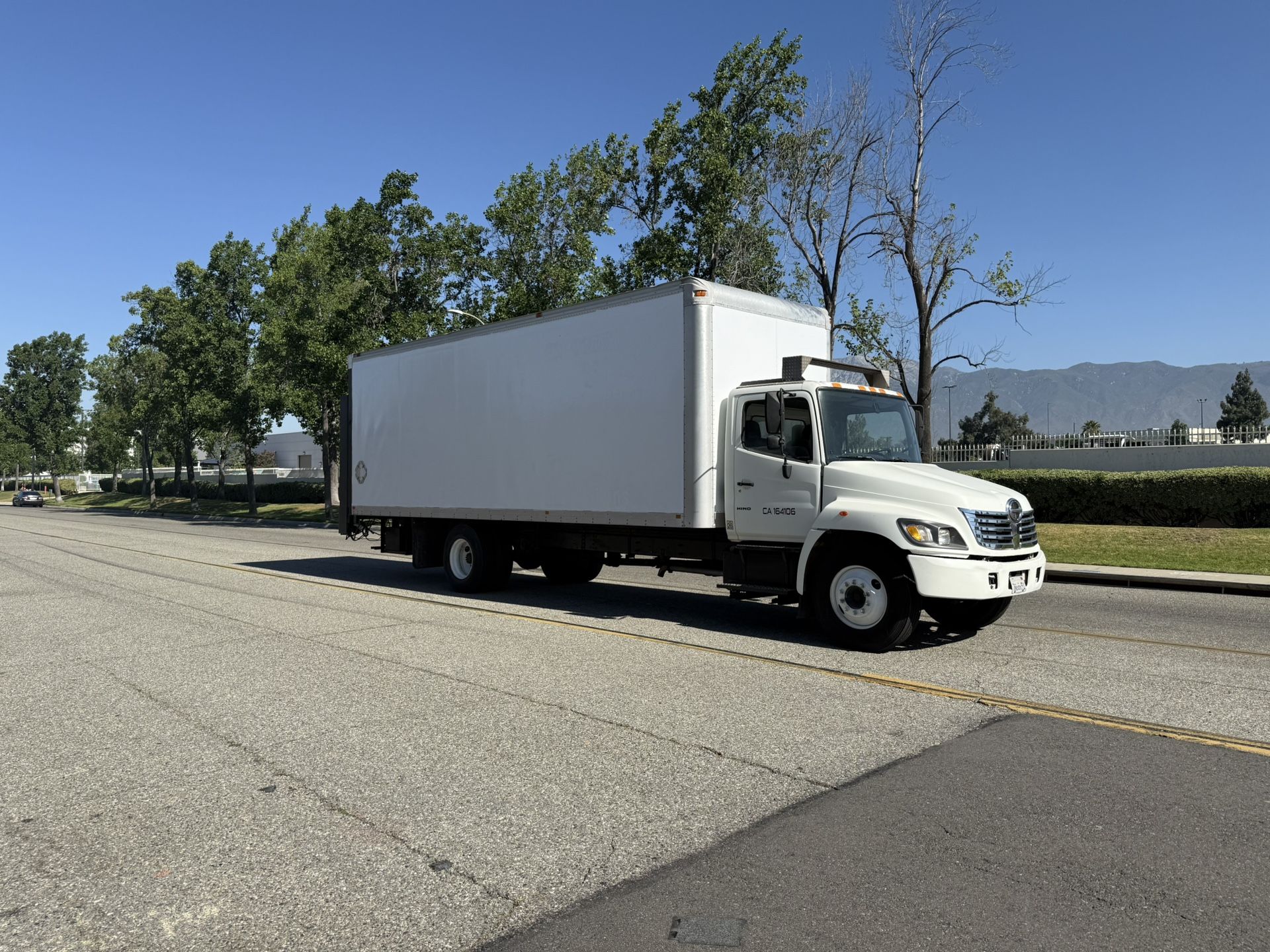 2005 HINO 26’ Foot Box Truck / Miles 242172 / Send Offer / Manda Oferta
