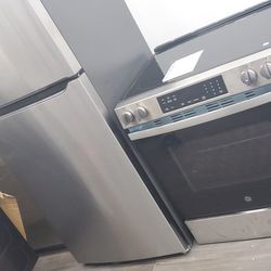 FRIDGE AND STOVE....FRIDGE SLITELY USE..STOVE NEW OPEN B9X WARRANTY  BOTH ITEM $990..READY TO DROP OFF..