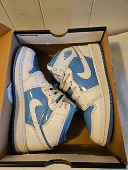 Nike Air Jordan 1 Mid Youth Size 4Y Slightly Used Like New Condition