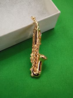 Gold Tone Metal Saxophone Pin Brooch with Clear Rhinestone, Music Theme