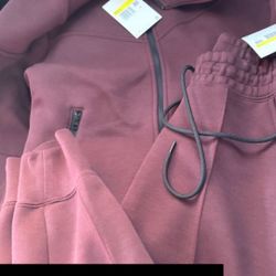 Women’s Nike Tech 