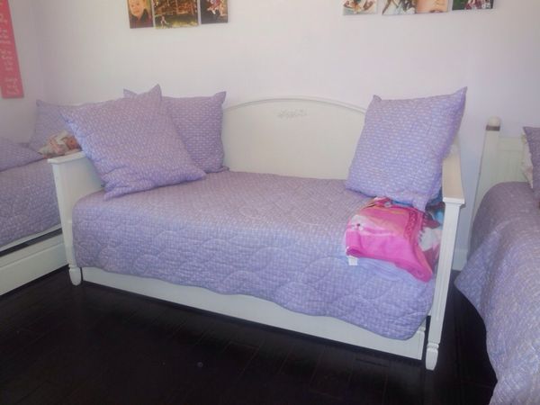 Pottery Barn Kids Madeline Daybed In Antique White With Mattress For Sale In Scottsdale Az Offerup