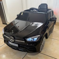 Vehículos Mercedes Benz Eléctrico Negro 100% Operativo Con batería de 12 V 100% Operational Mercedes Benz electric vehicles with