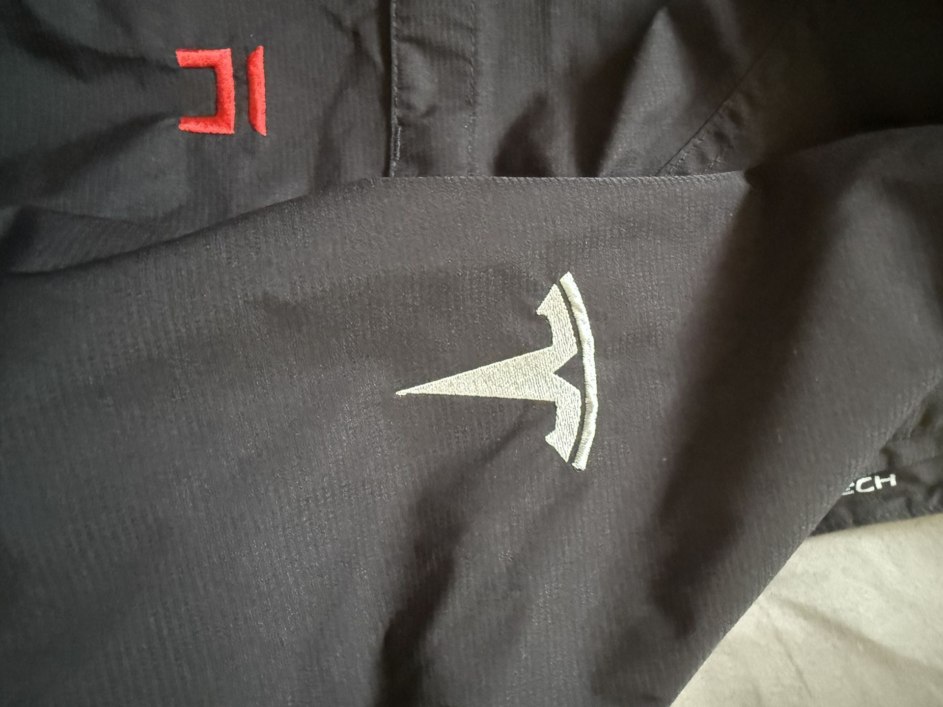 Tesla StormTech WindBreaker Size Large NEW!